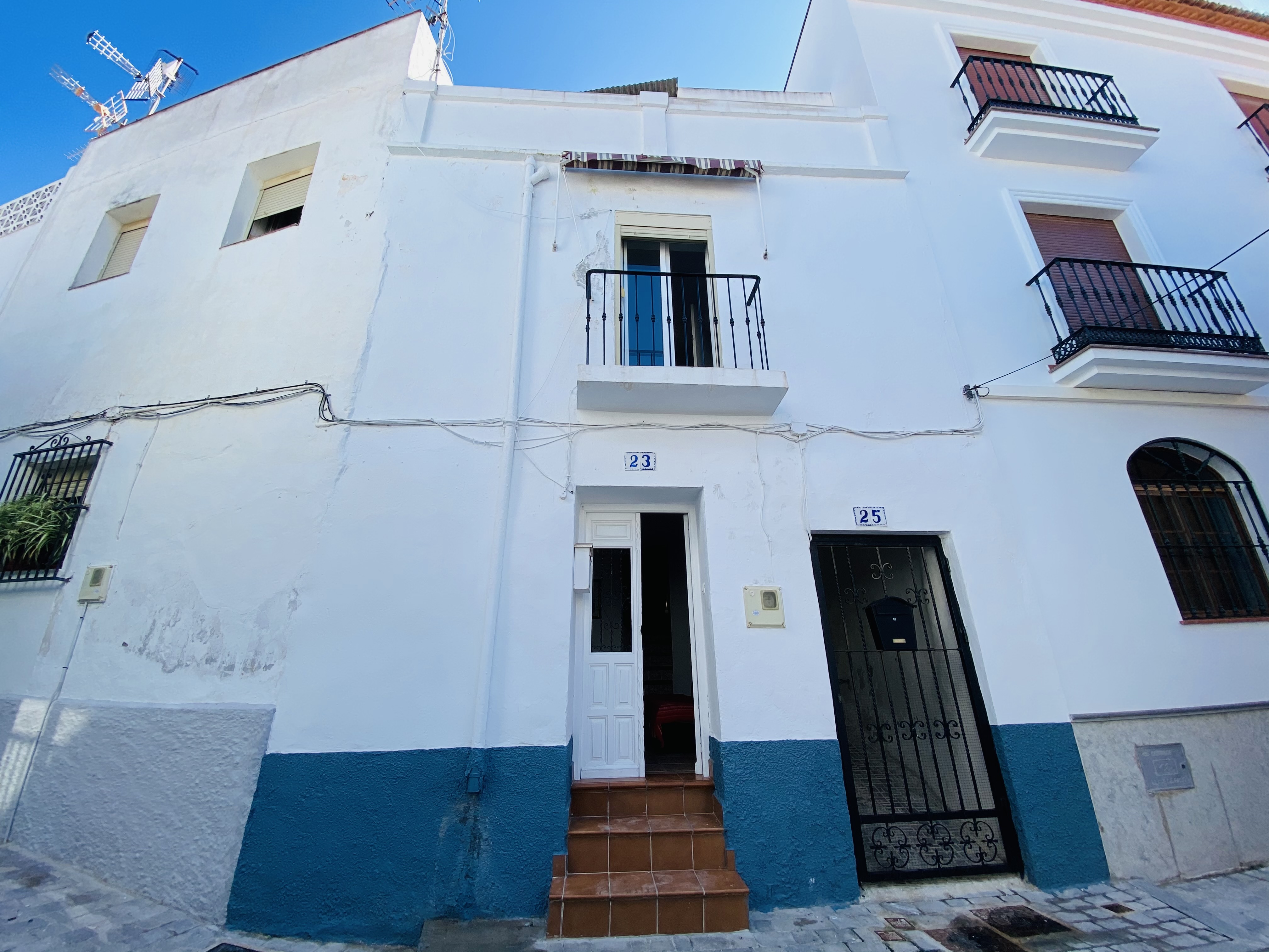 CASA DE PUEBLO EN EL CASCO ANTIGUO